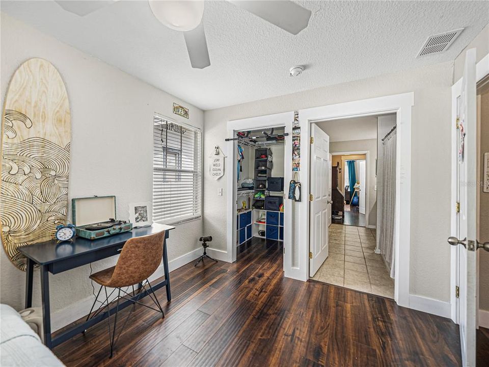 Active With Contract: $339,900 (3 beds, 2 baths, 1494 Square Feet)