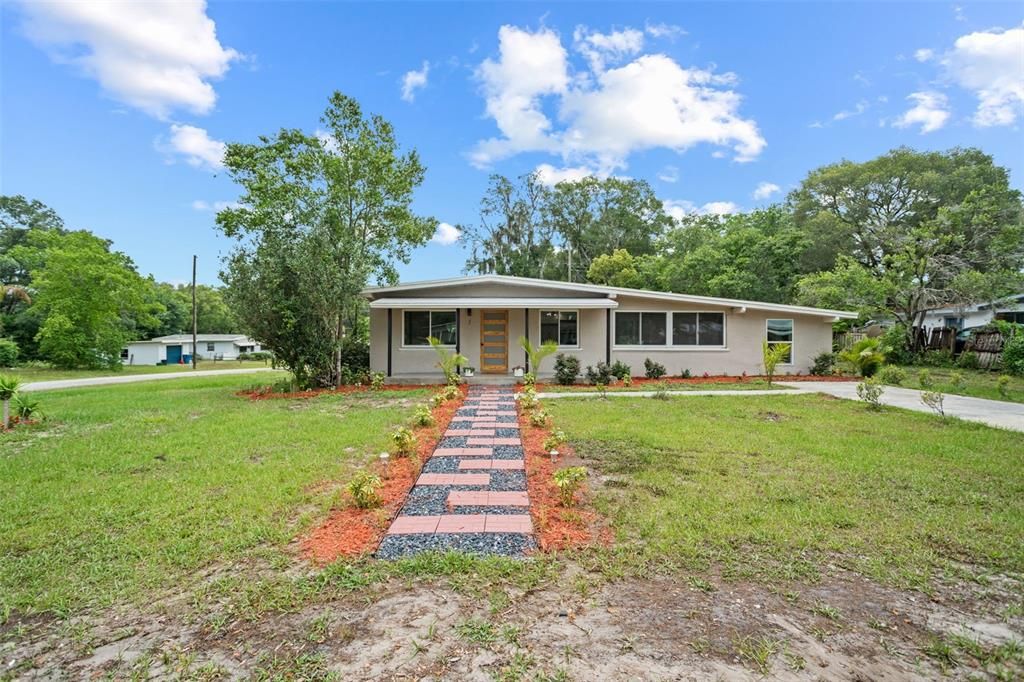 Active With Contract: $319,000 (4 beds, 2 baths, 1626 Square Feet)