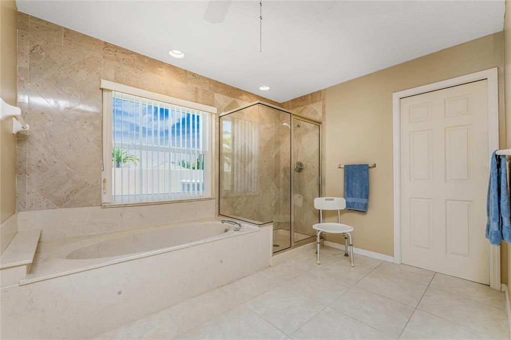 待售: $425,000 (2 贝兹, 2 浴室, 2009 平方英尺)