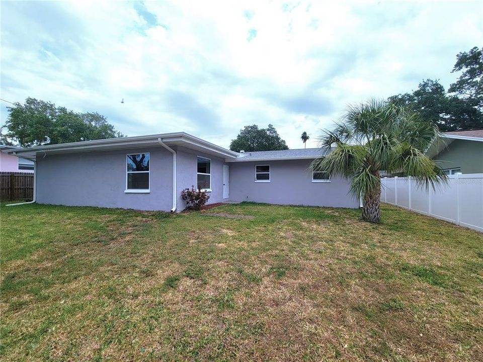 Active With Contract: $3,000 (4 beds, 2 baths, 1721 Square Feet)