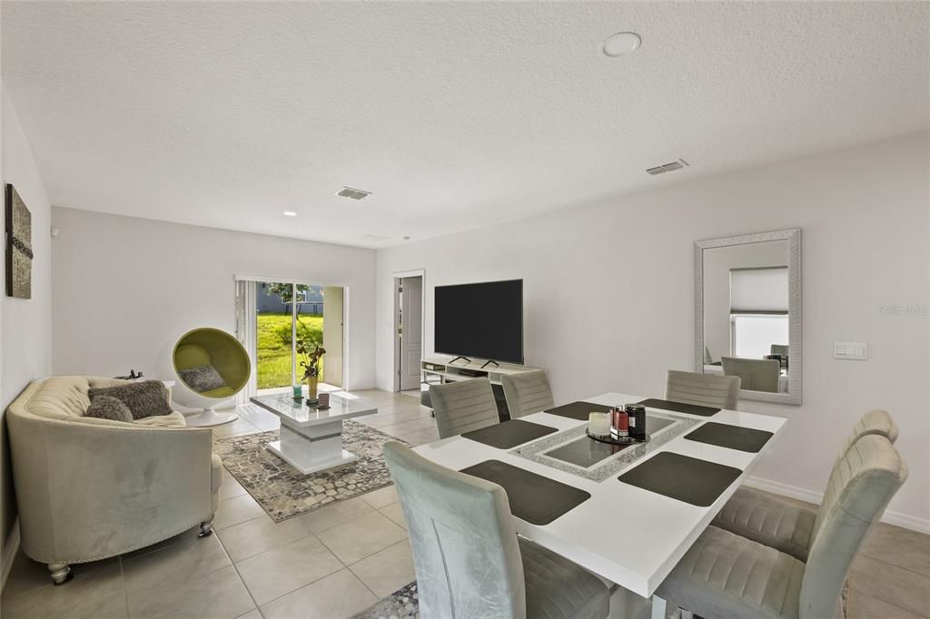 Dining area towards rear lanai