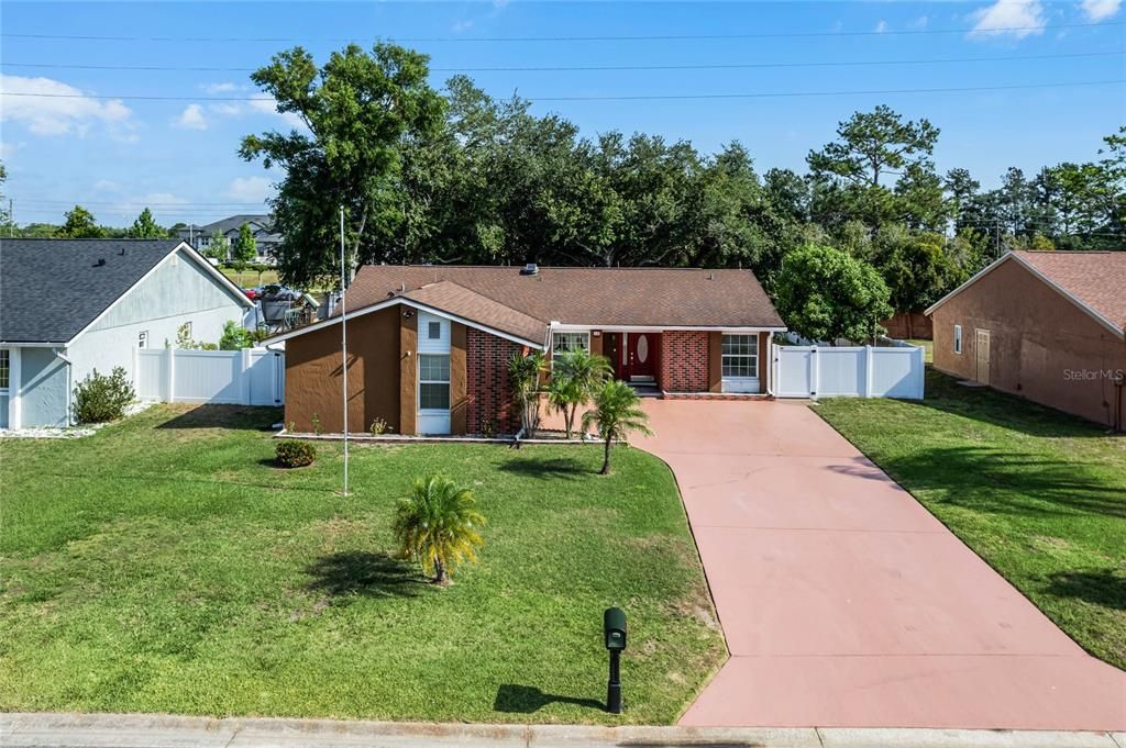 Active With Contract: $324,000 (3 beds, 2 baths, 1477 Square Feet)