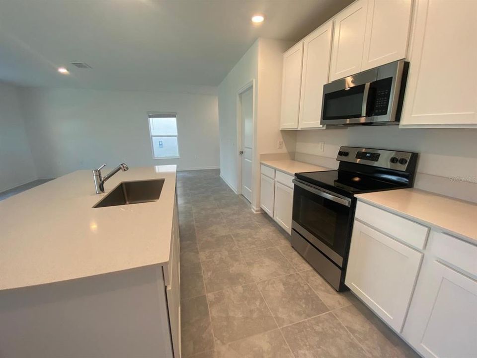 For Rent: $2,300 (4 beds, 2 baths, 1.87 Square Feet)