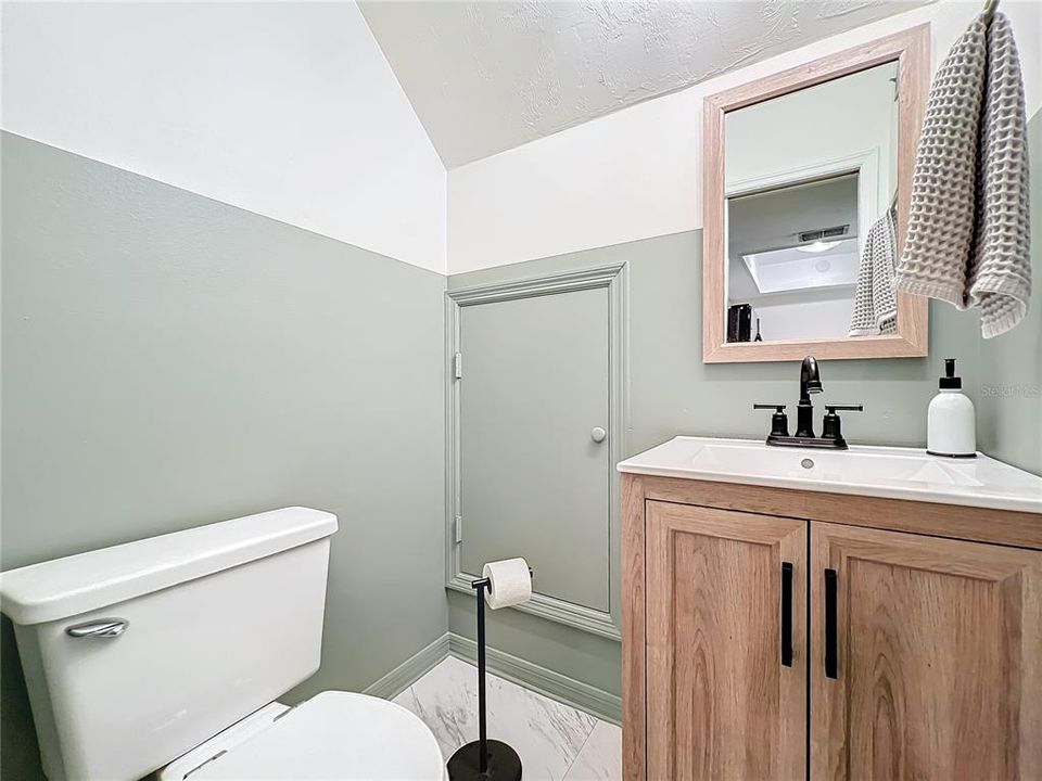 For Sale: $208,000 (2 beds, 1 baths, 1098 Square Feet)