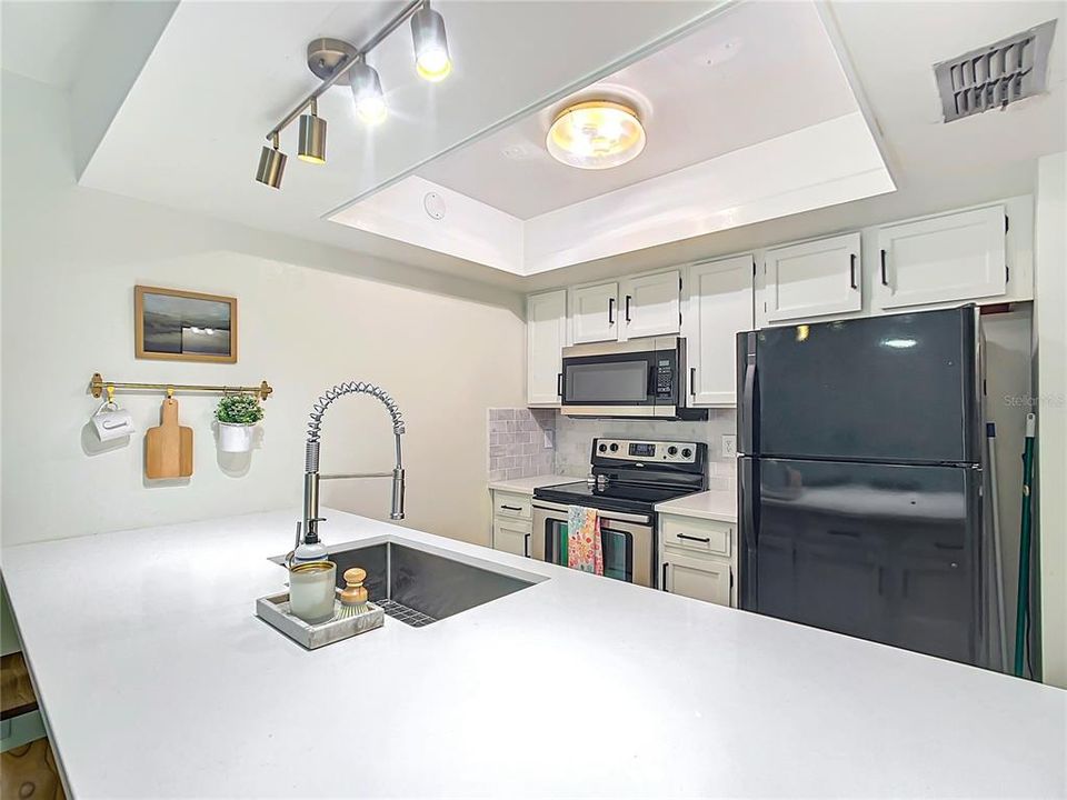 For Sale: $208,000 (2 beds, 1 baths, 1098 Square Feet)