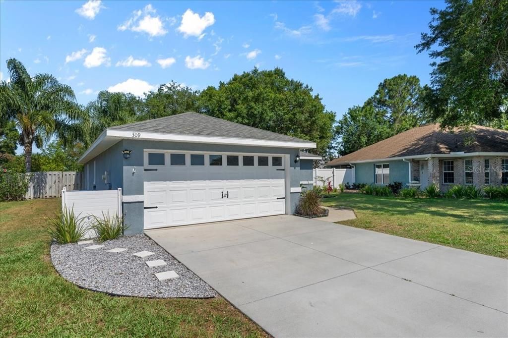 Active With Contract: $369,900 (3 beds, 2 baths, 1295 Square Feet)