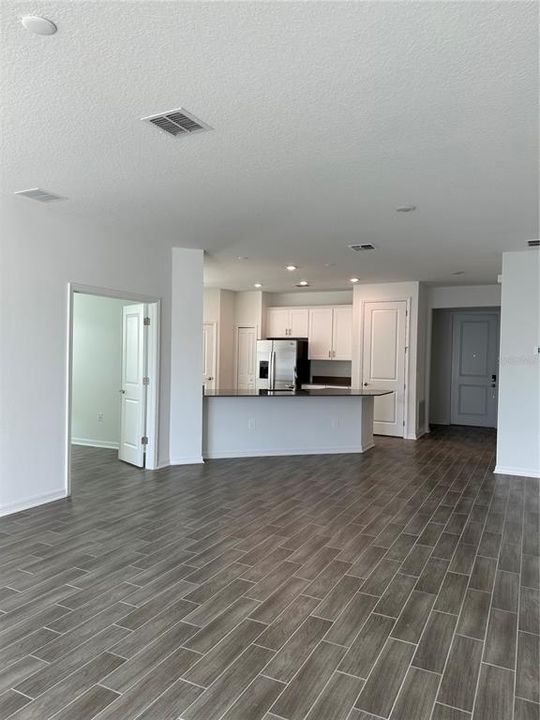 For Sale: $394,000 (4 beds, 3 baths, 2080 Square Feet)