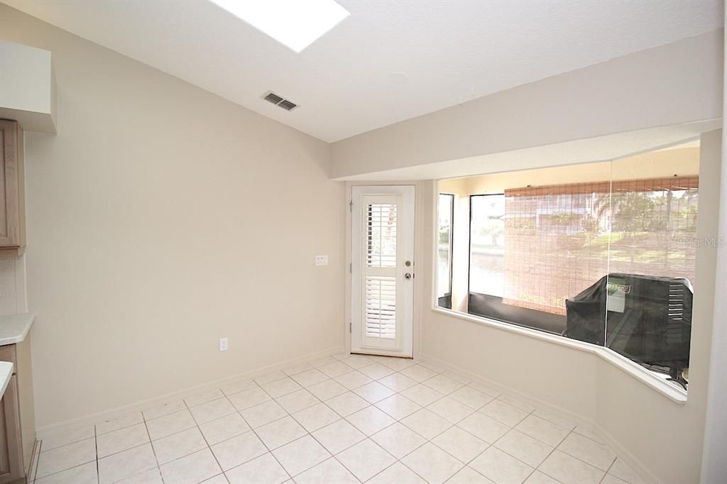 For Rent: $2,945 (3 beds, 2 baths, 1883 Square Feet)