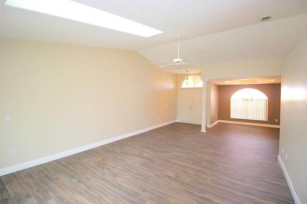 For Rent: $2,945 (3 beds, 2 baths, 1883 Square Feet)