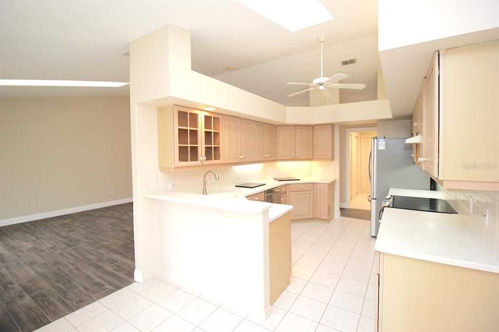 For Rent: $2,945 (3 beds, 2 baths, 1883 Square Feet)