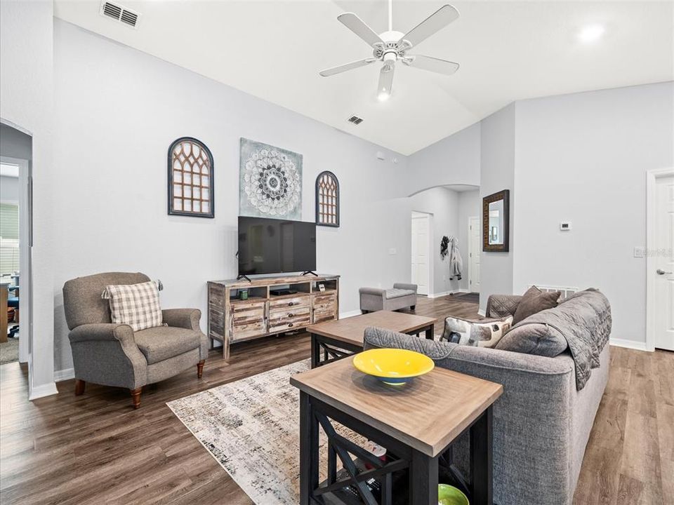 Active With Contract: $358,000 (4 beds, 2 baths, 1707 Square Feet)