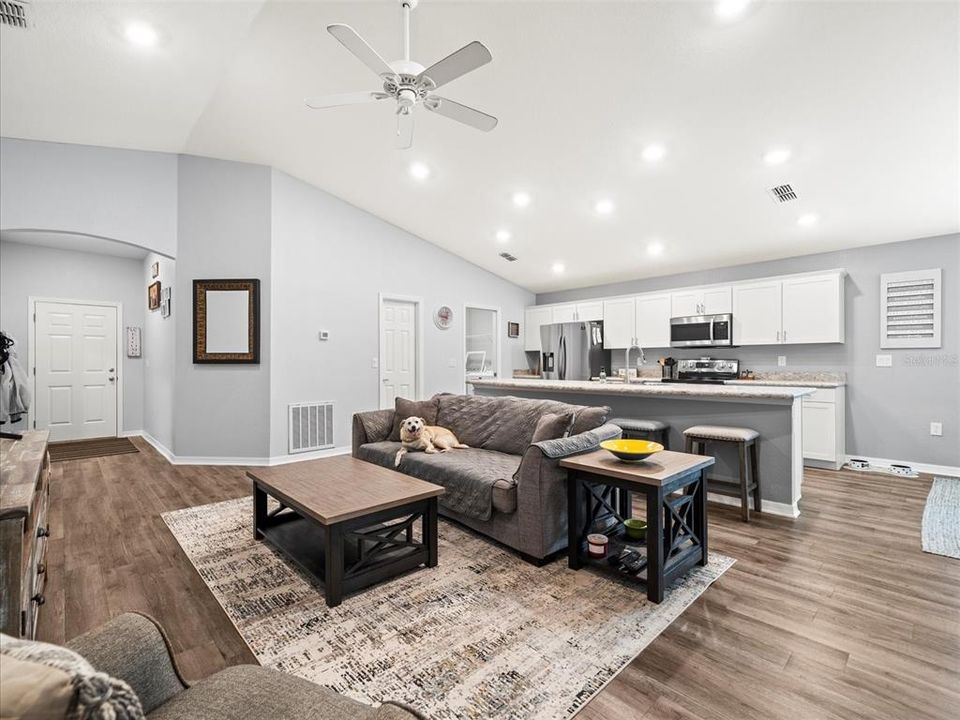 Active With Contract: $358,000 (4 beds, 2 baths, 1707 Square Feet)