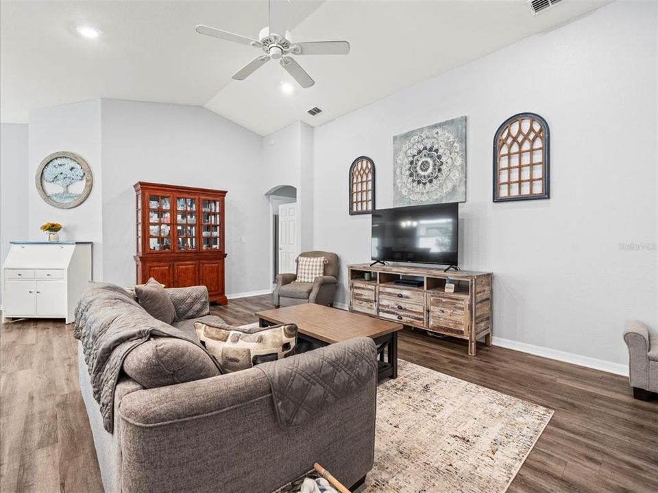 Active With Contract: $358,000 (4 beds, 2 baths, 1707 Square Feet)