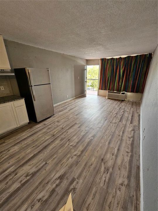 For Rent: $1,000 (1 beds, 1 baths, 300 Square Feet)