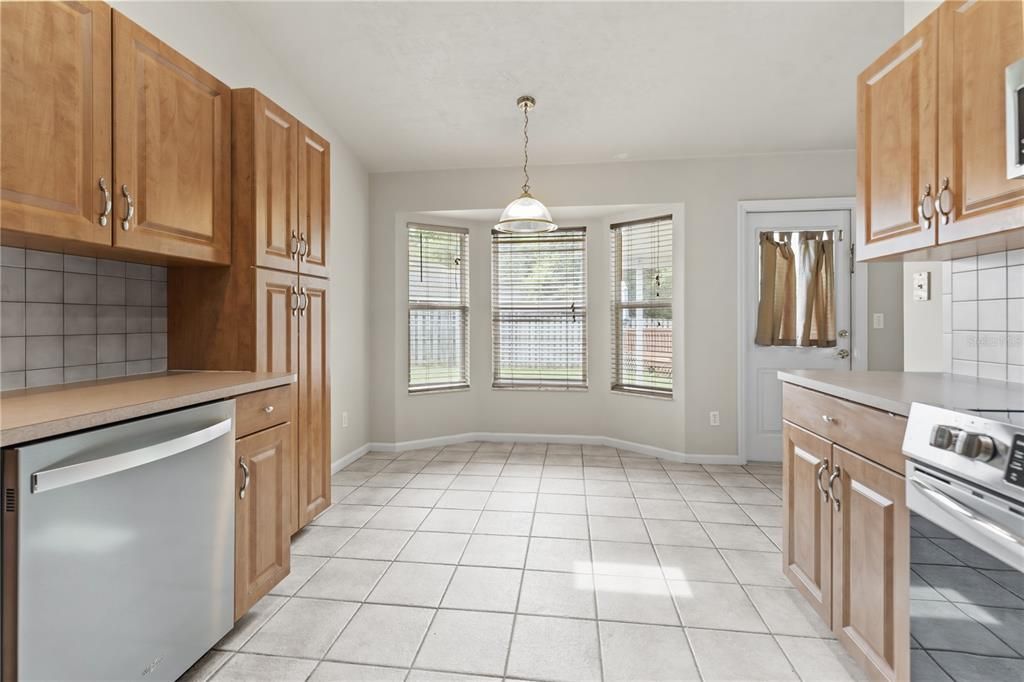 For Sale: $374,900 (4 beds, 2 baths, 1693 Square Feet)