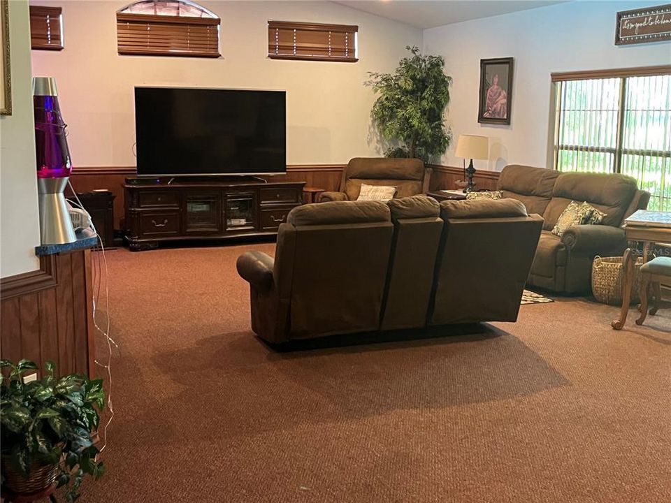 OVER-SIZED ENTERTAINMENT AREA