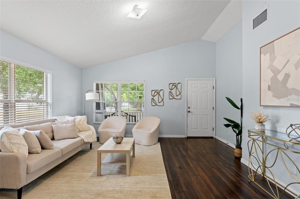 For Sale: $475,000 (3 beds, 2 baths, 1276 Square Feet)