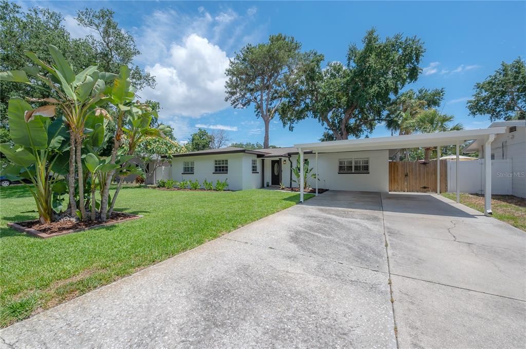 Active With Contract: $550,000 (3 beds, 2 baths, 1626 Square Feet)