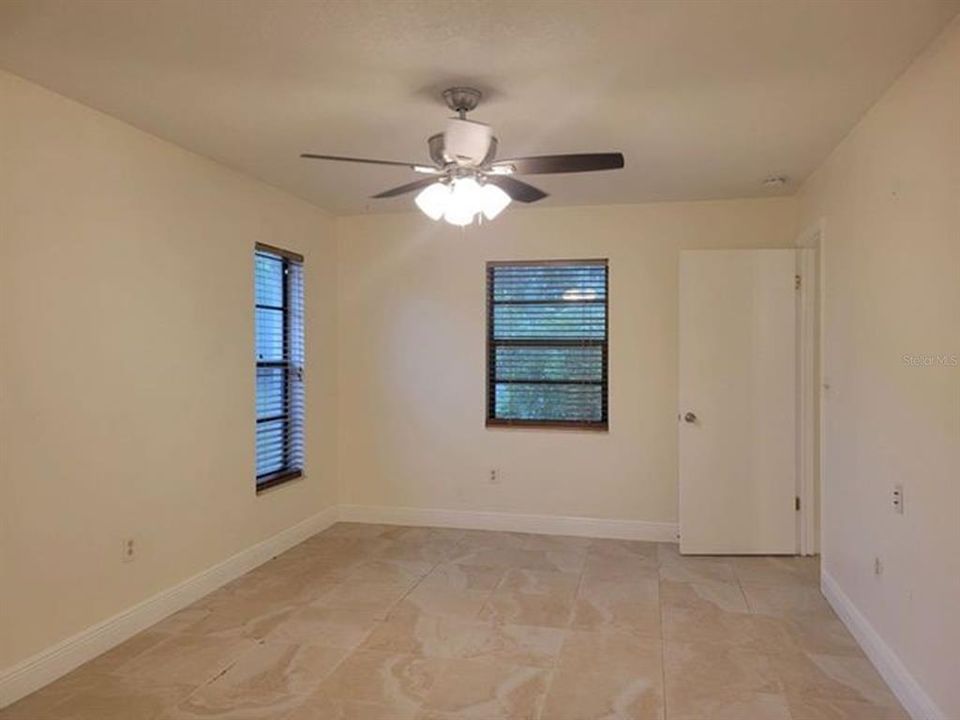 Active With Contract: $1,795 (2 beds, 2 baths, 1403 Square Feet)