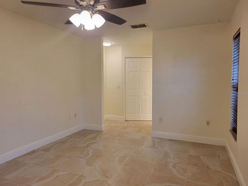 Active With Contract: $1,795 (2 beds, 2 baths, 1403 Square Feet)