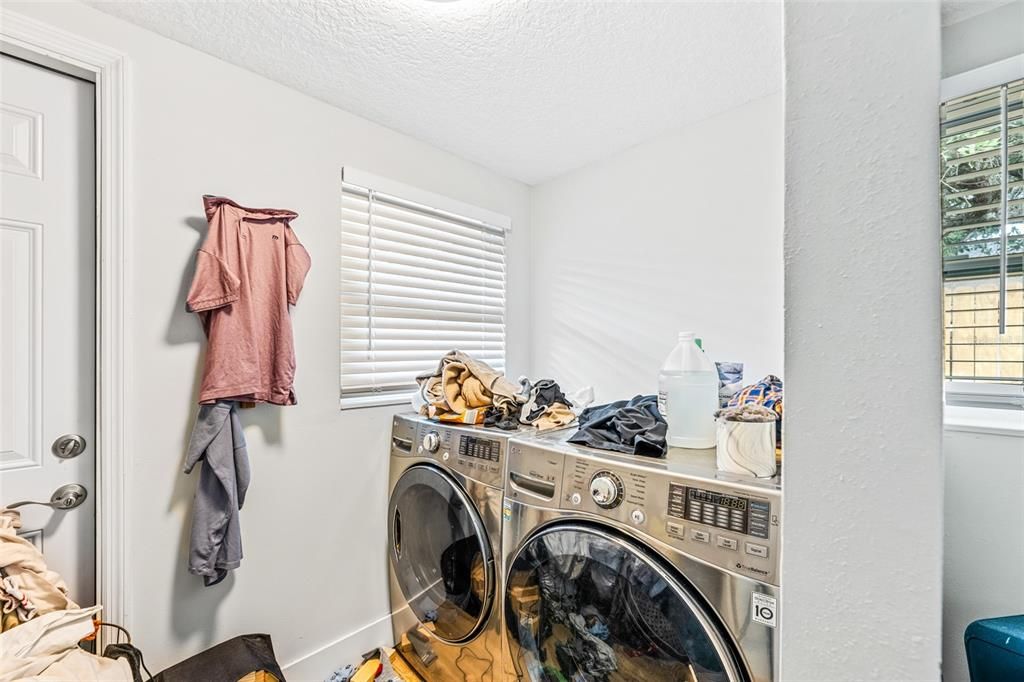 For Sale: $529,000 (2 beds, 1 baths, 1028 Square Feet)
