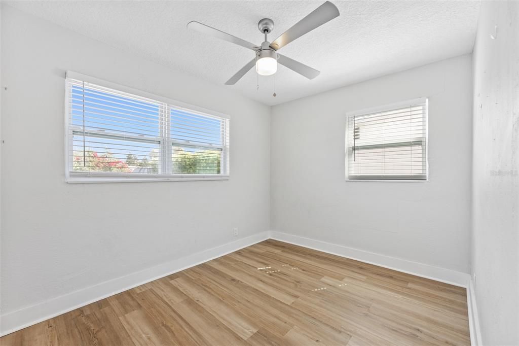 For Sale: $529,000 (2 beds, 1 baths, 1028 Square Feet)