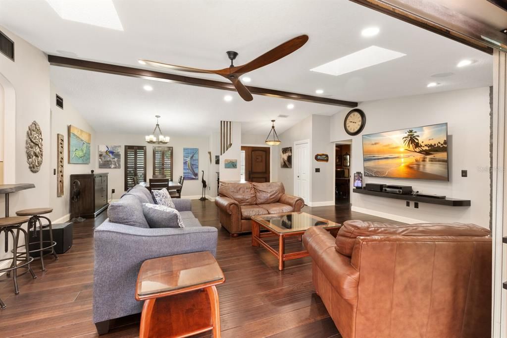 Active With Contract: $800,000 (4 beds, 2 baths, 1981 Square Feet)