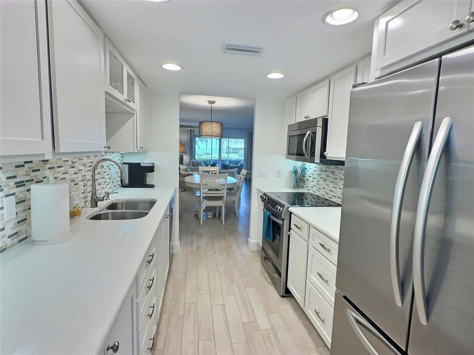 For Sale: $1,199,000 (2 beds, 2 baths, 1170 Square Feet)