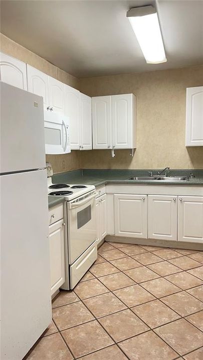 Active With Contract: $1,650 (3 beds, 2 baths, 1094 Square Feet)