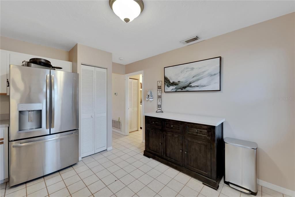 For Sale: $375,000 (2 beds, 2 baths, 1902 Square Feet)