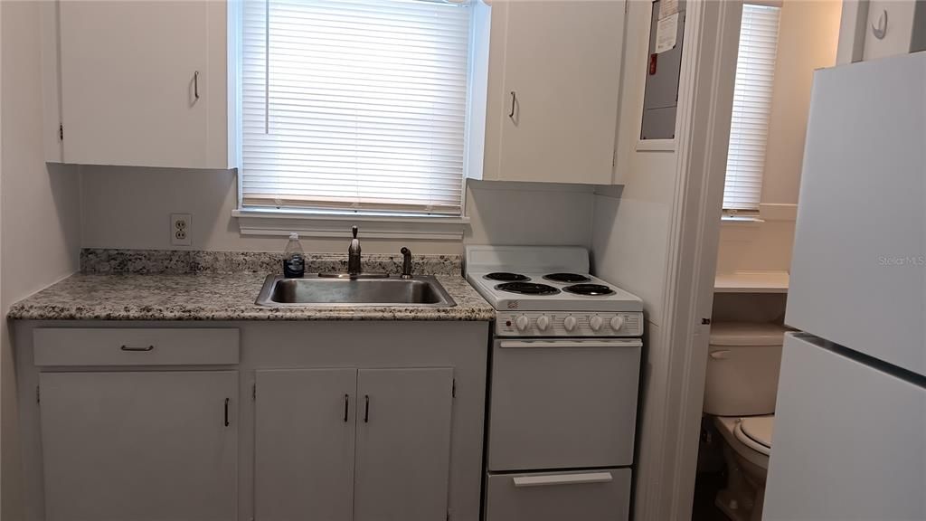 For Rent: $1,200 (1 beds, 1 baths, 582 Square Feet)