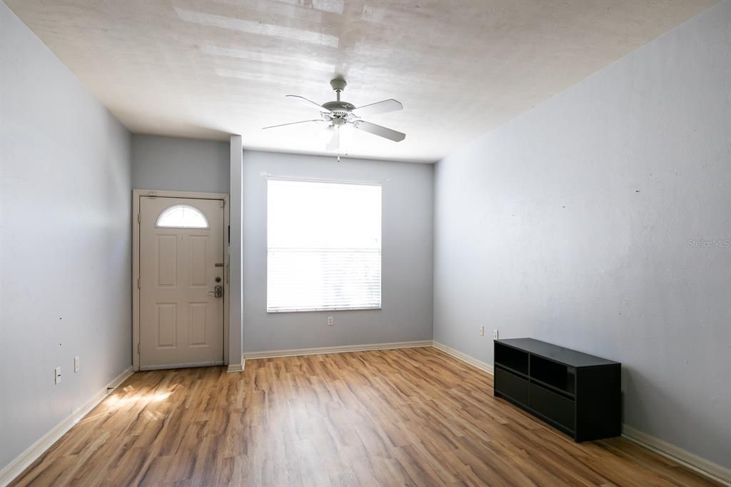 Active With Contract: $197,500 (2 beds, 2 baths, 1176 Square Feet)