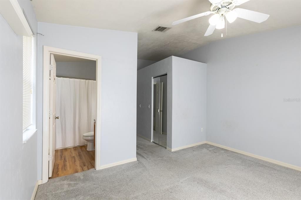 Active With Contract: $197,500 (2 beds, 2 baths, 1176 Square Feet)