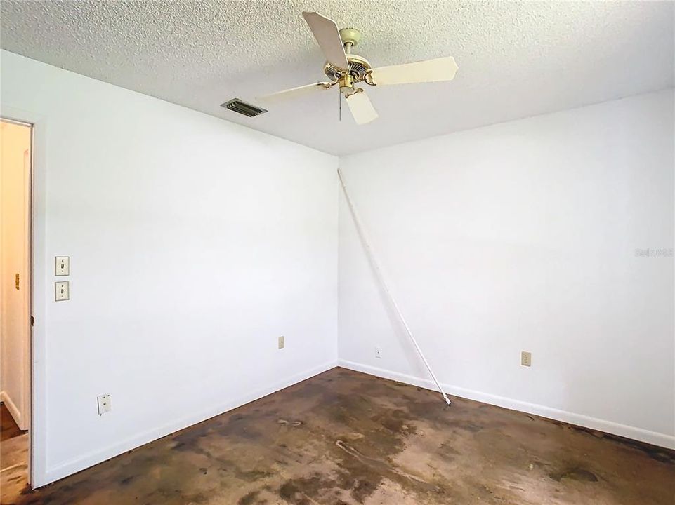 Active With Contract: $259,900 (3 beds, 2 baths, 1313 Square Feet)