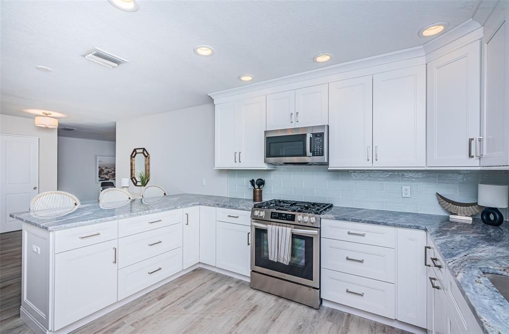 White Wood Shaker Cabinets