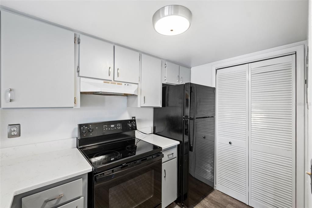 Active With Contract: $108,500 (1 beds, 1 baths, 682 Square Feet)