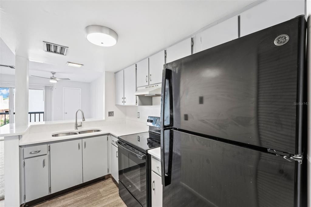 Active With Contract: $108,500 (1 beds, 1 baths, 682 Square Feet)