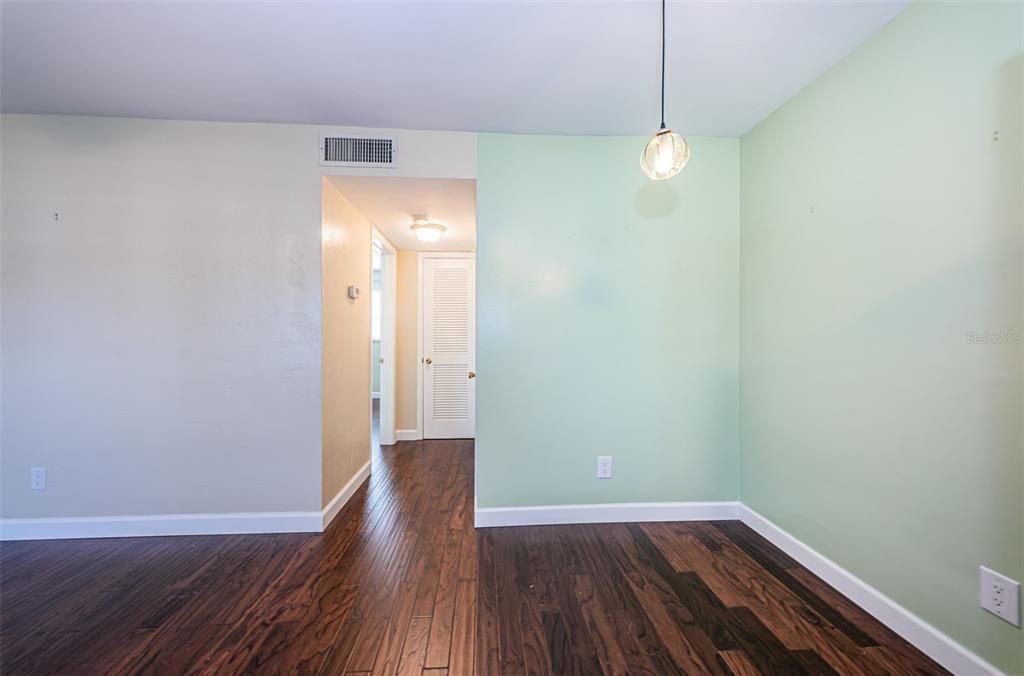 For Sale: $159,900 (1 beds, 1 baths, 580 Square Feet)