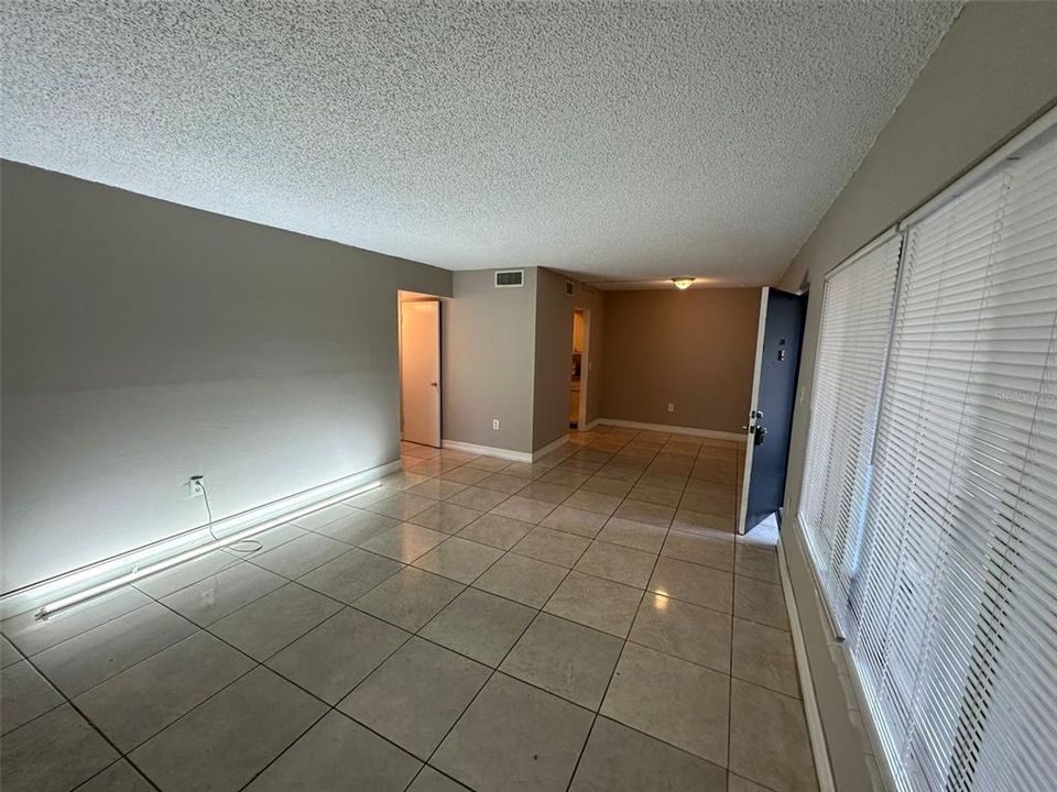 For Rent: $1,290 (1 beds, 1 baths, 650 Square Feet)