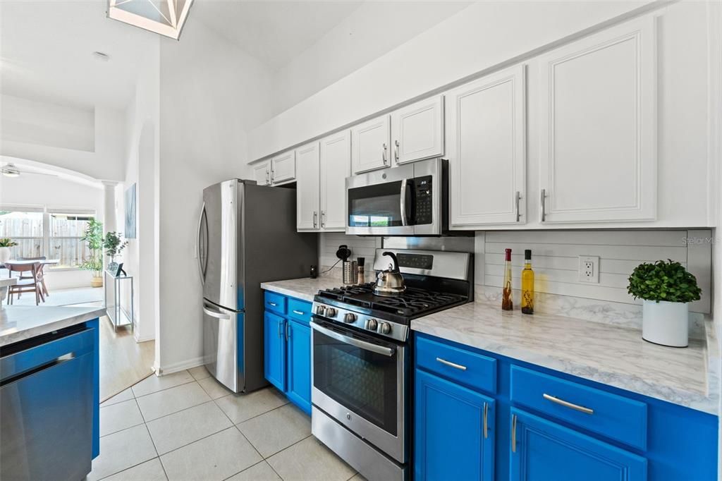 For Sale: $415,000 (4 beds, 2 baths, 1702 Square Feet)