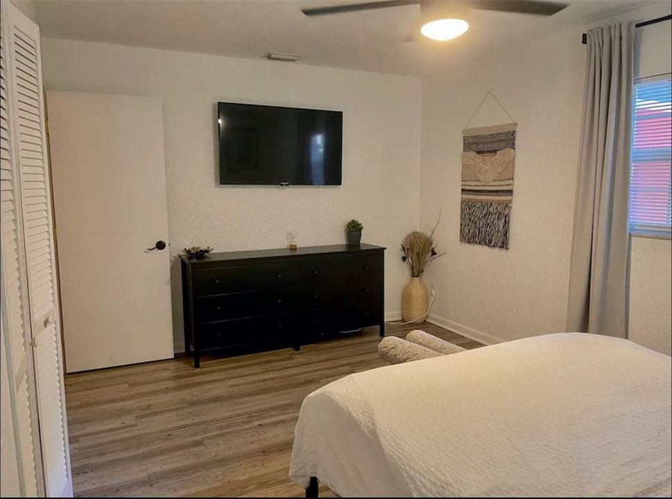 For Rent: $3,500 (2 beds, 1 baths, 1694 Square Feet)