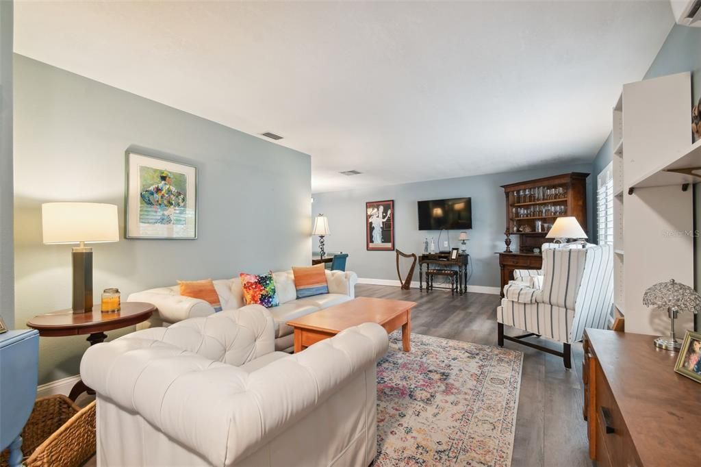 Recently Sold: $675,000 (3 beds, 2 baths, 1861 Square Feet)