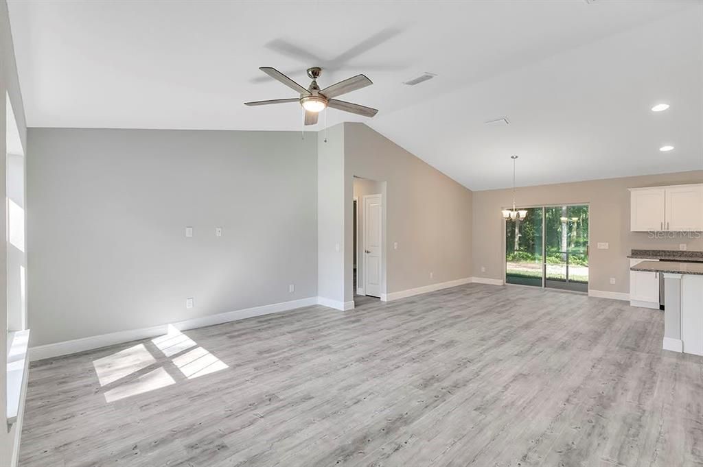 Active With Contract: $279,900 (3 beds, 2 baths, 1453 Square Feet)