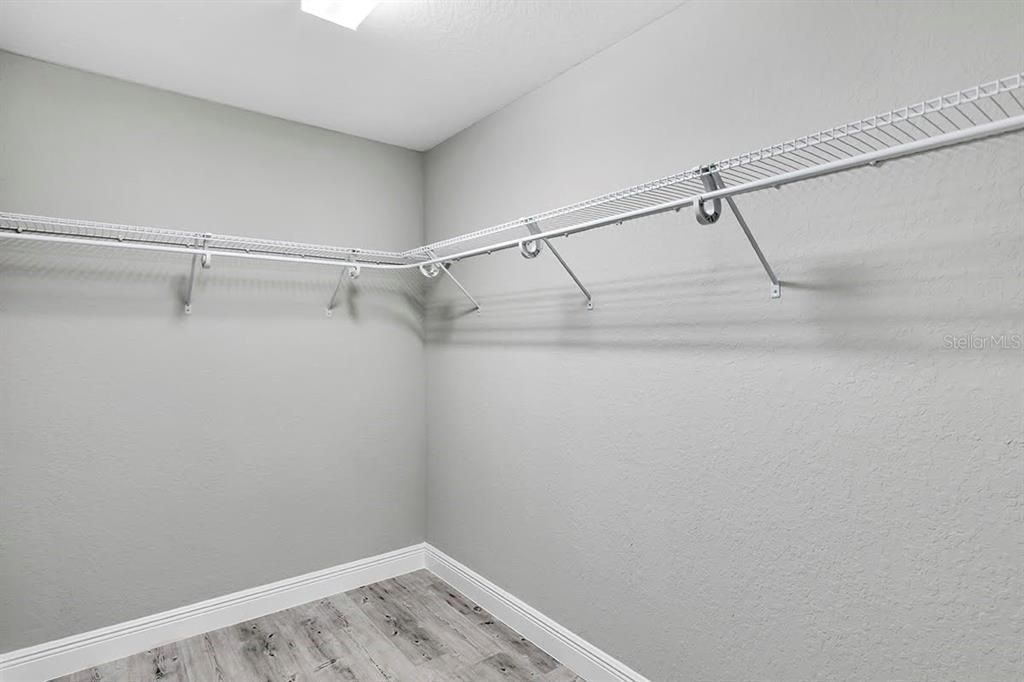 Active With Contract: $279,900 (3 beds, 2 baths, 1453 Square Feet)