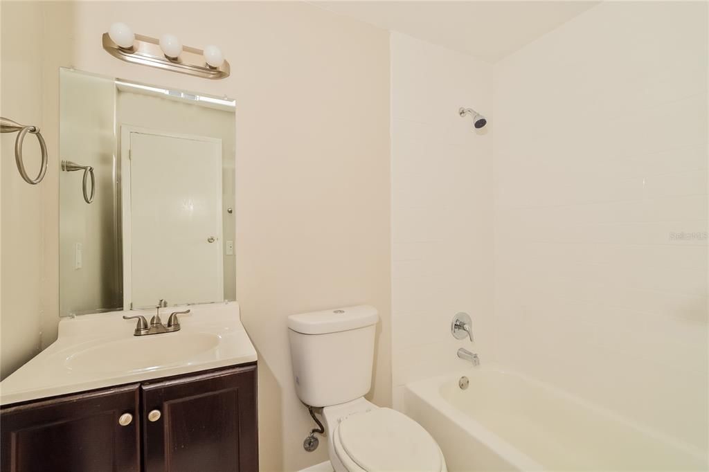 Active With Contract: $1,995 (3 beds, 2 baths, 1140 Square Feet)