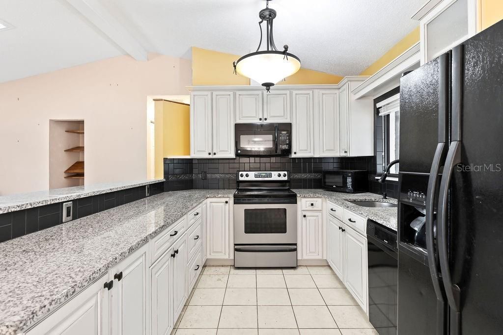 For Sale: $304,900 (3 beds, 2 baths, 1185 Square Feet)