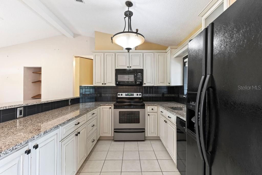 For Sale: $304,900 (3 beds, 2 baths, 1185 Square Feet)