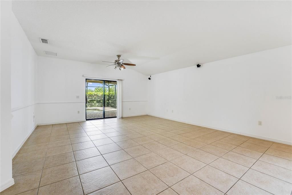 Recently Sold: $410,000 (3 beds, 2 baths, 1905 Square Feet)