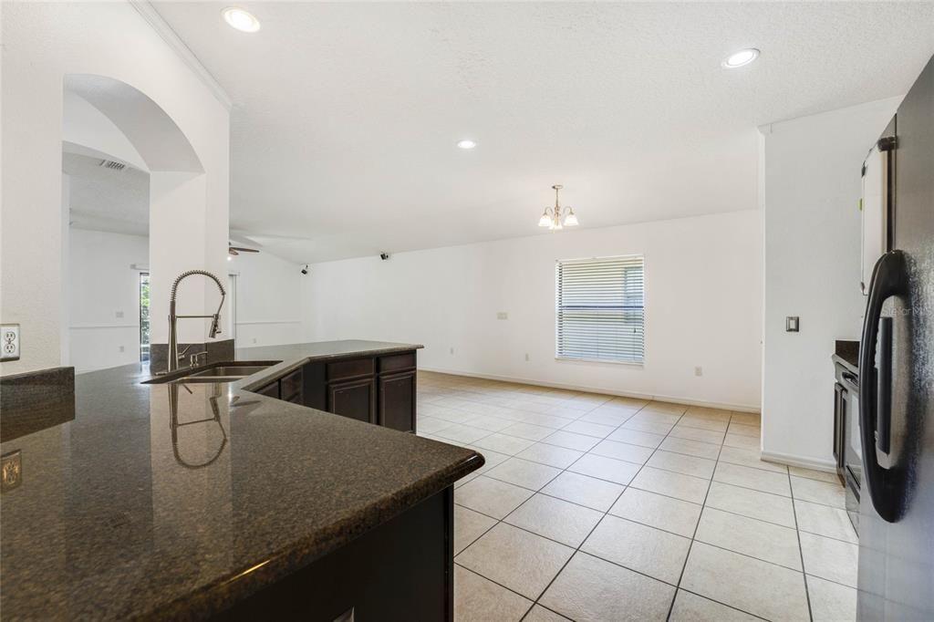 Recently Sold: $410,000 (3 beds, 2 baths, 1905 Square Feet)