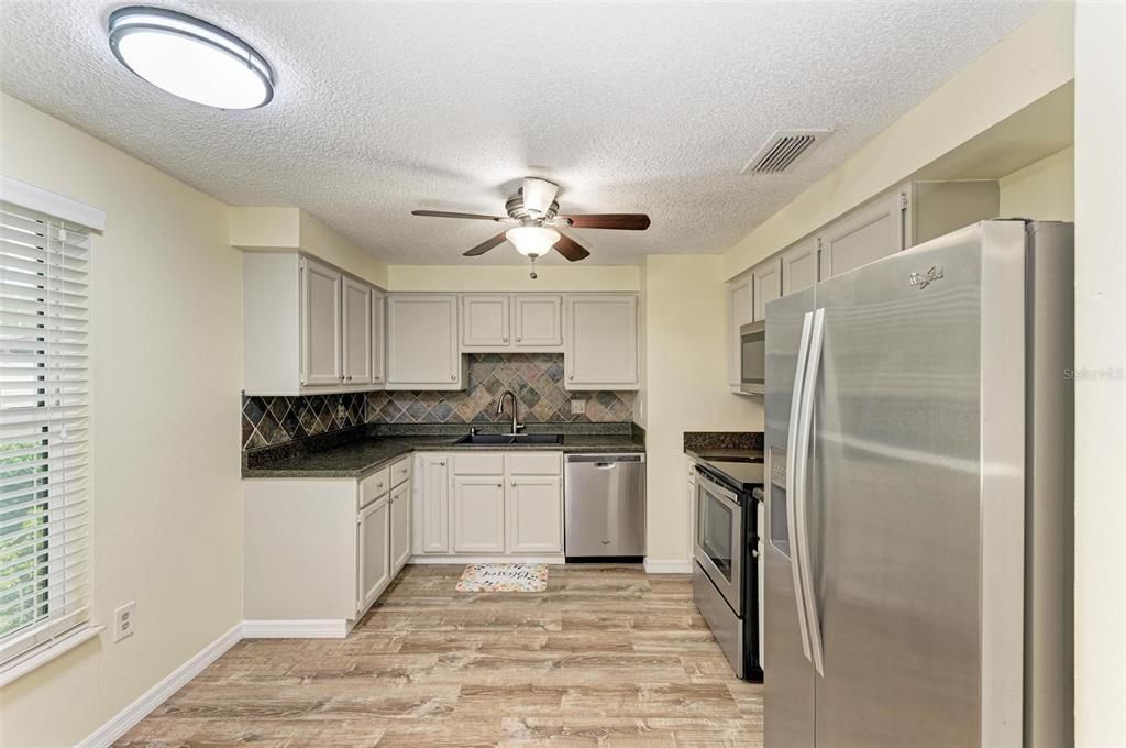 Updated Kitchen, stainless appliances